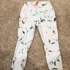 Light blue floral pattern Capri workout leggings with pockets